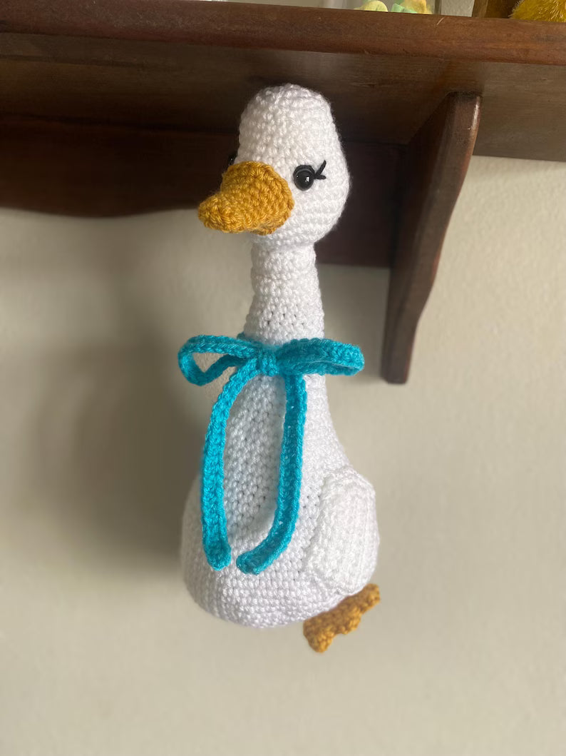 Grocery Bag Goose- English Crochet Pattern- PDF digital download- cute crochet goose, easy pattern