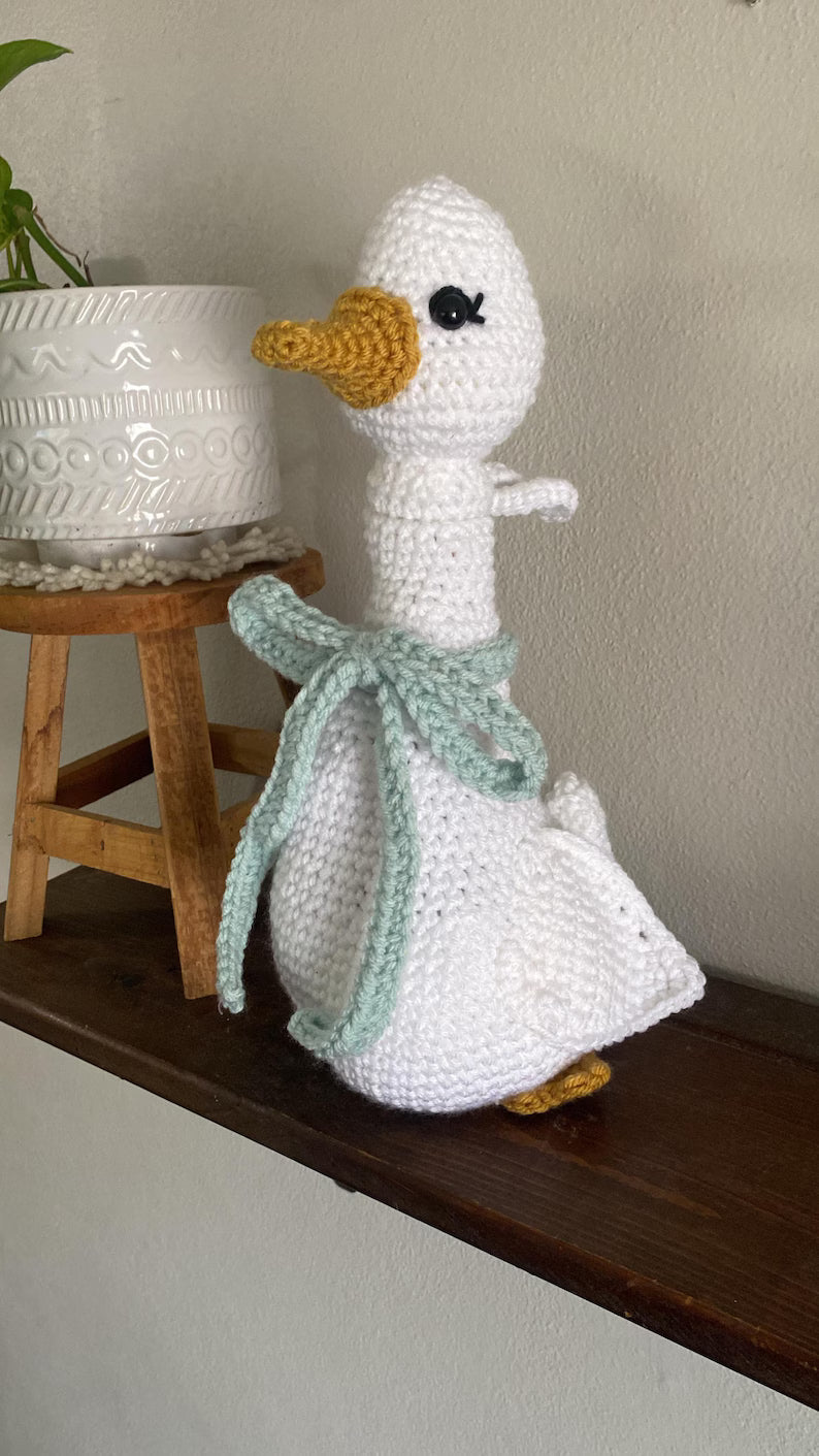 Grocery Bag Goose- English Crochet Pattern- PDF digital download- cute crochet goose, easy pattern