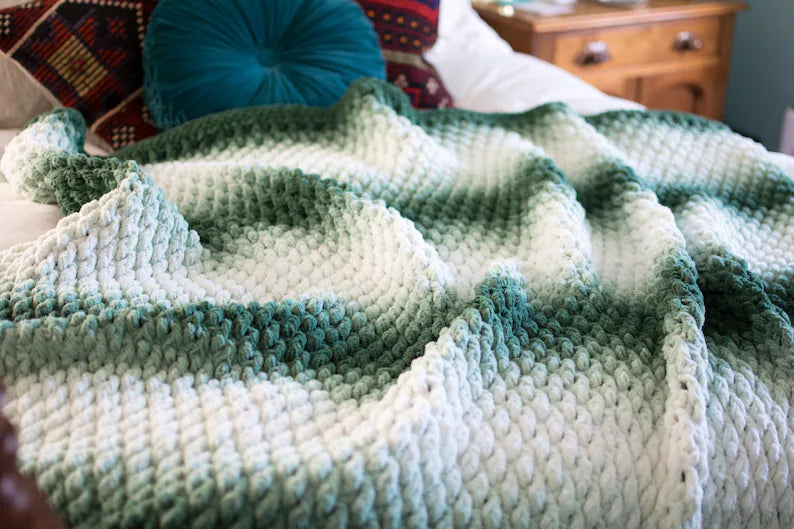CROCHET PATTERN and video / The Original Chunky Evergreen Throw / Crochet blanket tutorial / Modern Crochet Throw / Easy PDF download