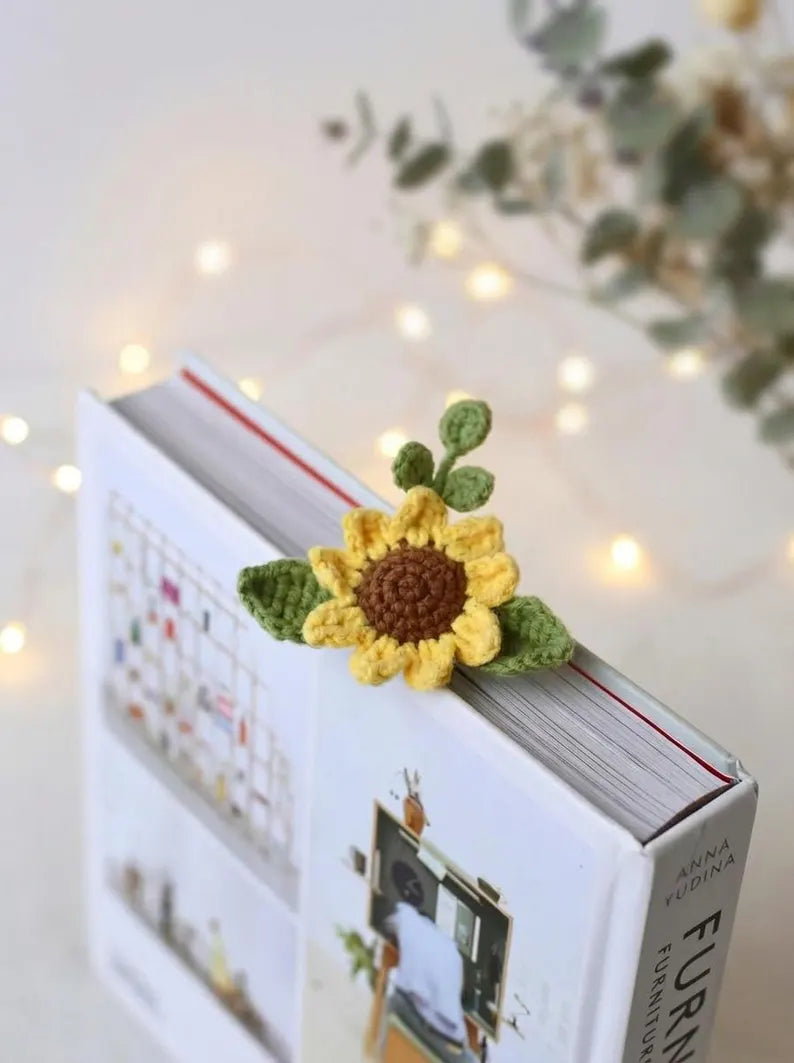 Crochet Sunflower Bookmark & Mini Bouquet Pattern, Book Lover Gift, Teacher Gift, Sunflower Lover Gift, Mother’s Day Gift